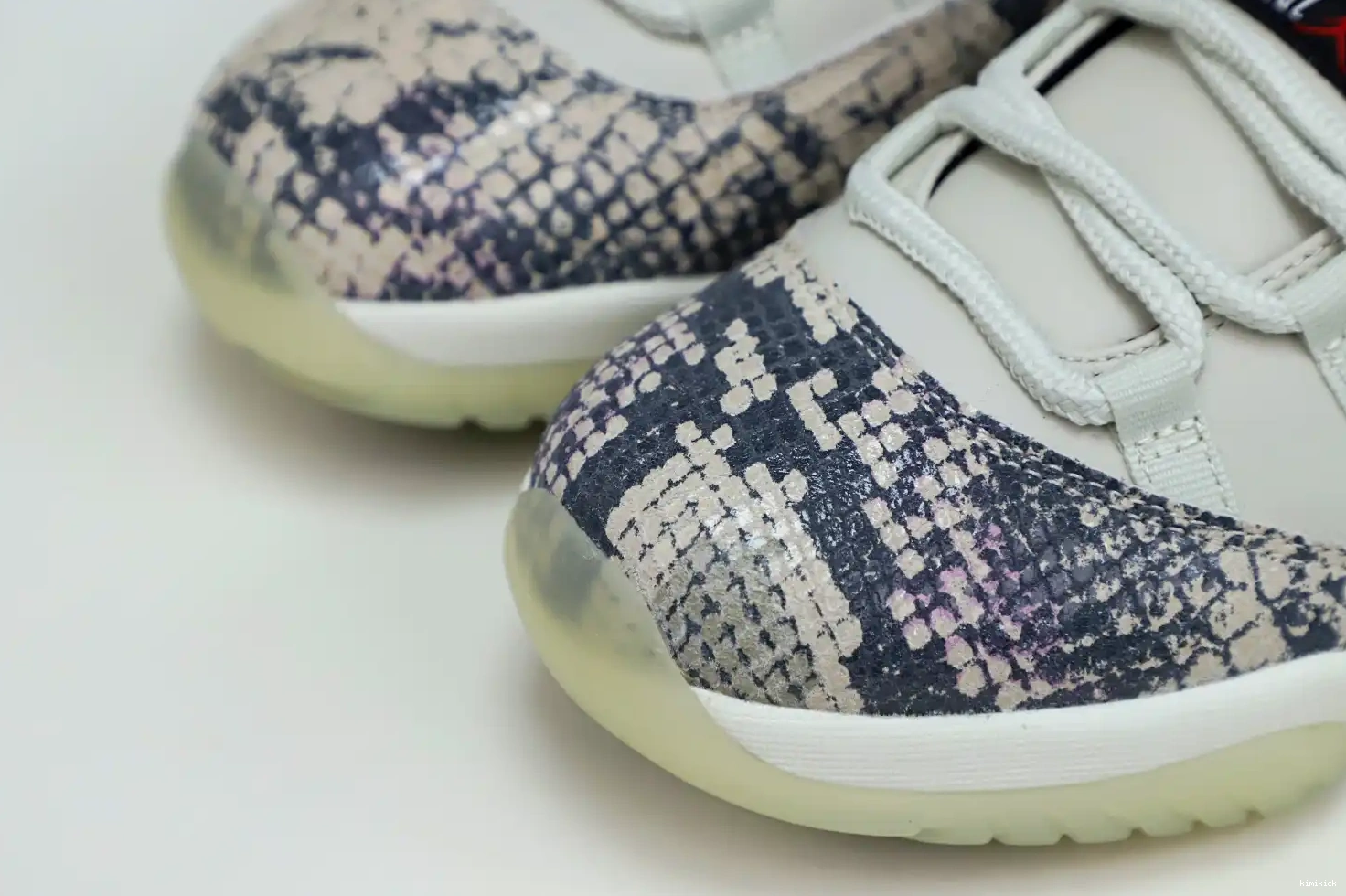 LOW AIR SNAKESKIN JORDAN LIGHT 11 Kimikick BONE 0530